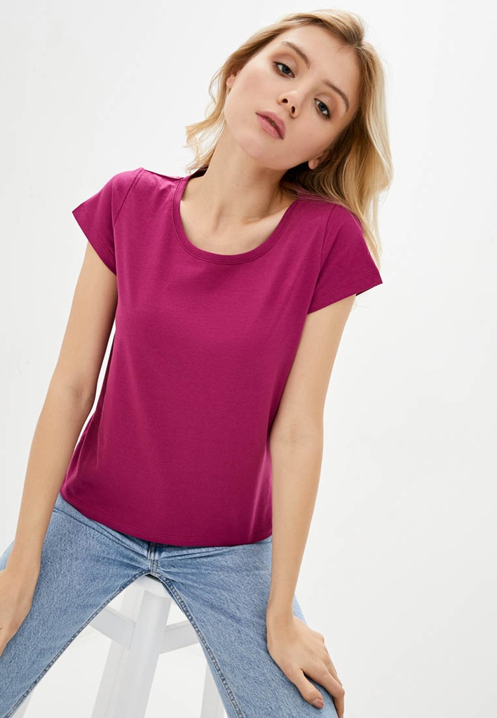 T-shirt with round collar