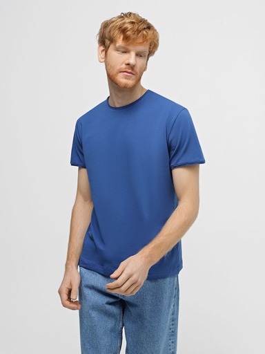 T-shirt with untreated edges